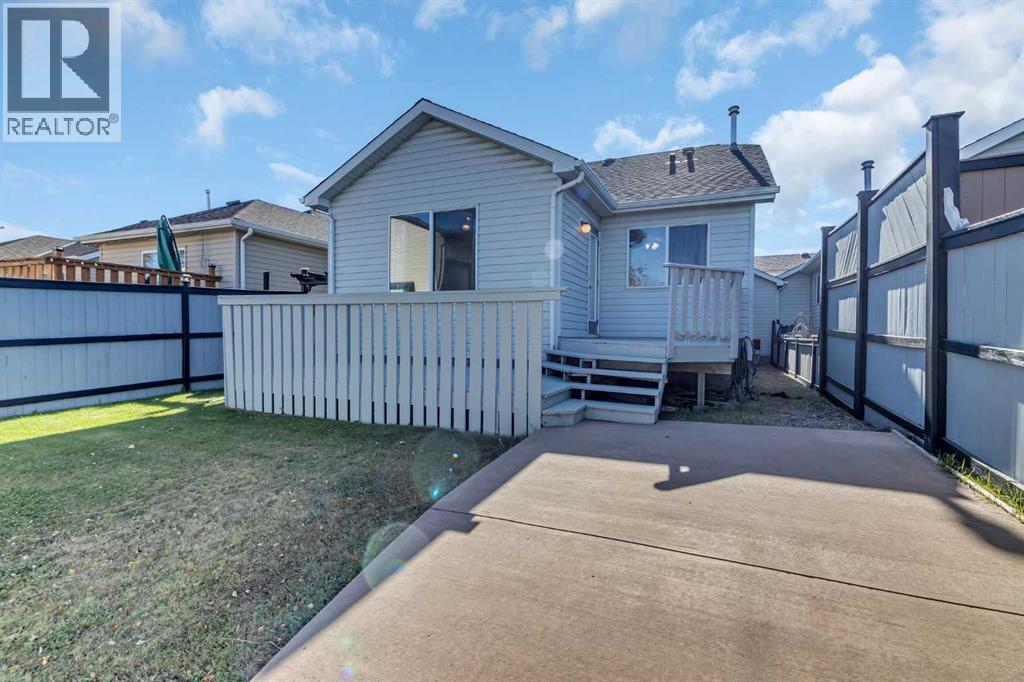 110 West Creek Bay, Chestermere, Alberta  T1X 1K7 - Photo 37 - A2262218