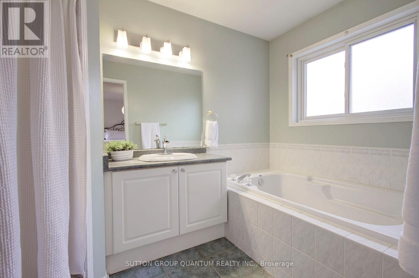 350 Ravineview Way, Oakville, Ontario  L6H 6S5 - Photo 28 - W13062842