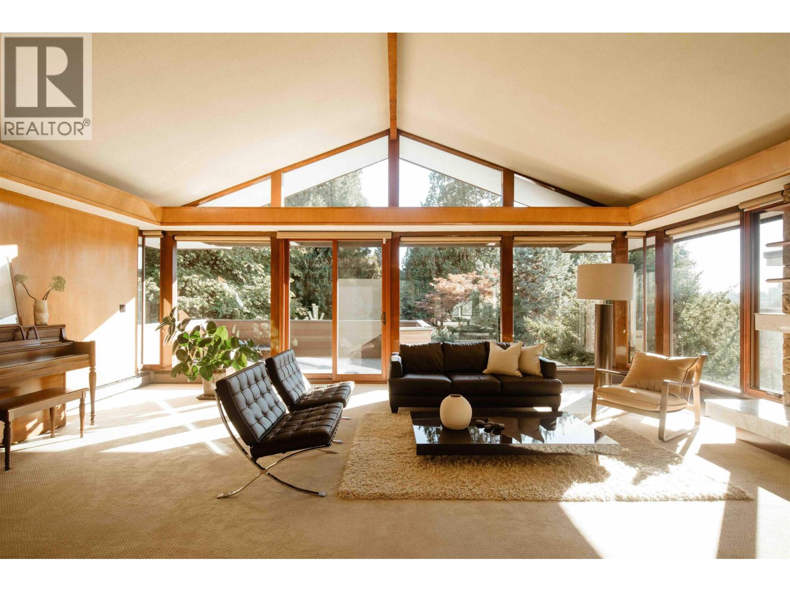 701 DANSEY AVENUE, Coquitlam, British Columbia