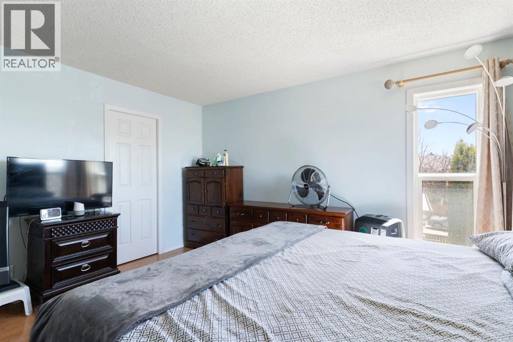 8 Hawkfield Crescent NW, Calgary, Alberta  T3G 1Z5 - Photo 12 - A2304656
