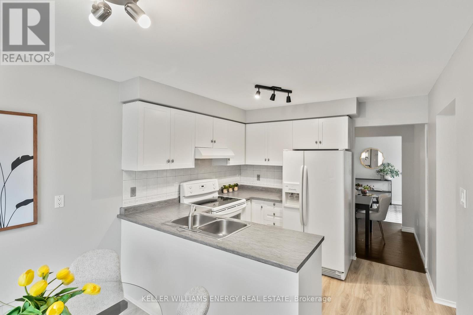62 Woodstone Place, Whitby, Ontario  L1R 1S8 - Photo 7 - E13062120
