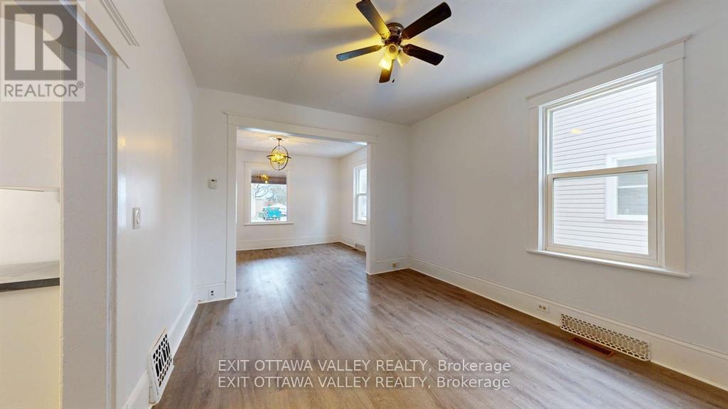 216 Mary Street, Pembroke, Ontario  K8A 5V8 - Photo 10 - X12977290