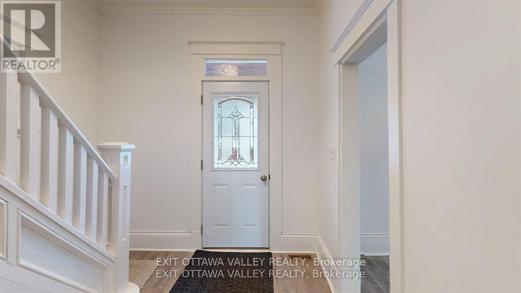 216 Mary Street, Pembroke, Ontario  K8A 5V8 - Photo 2 - X12977290