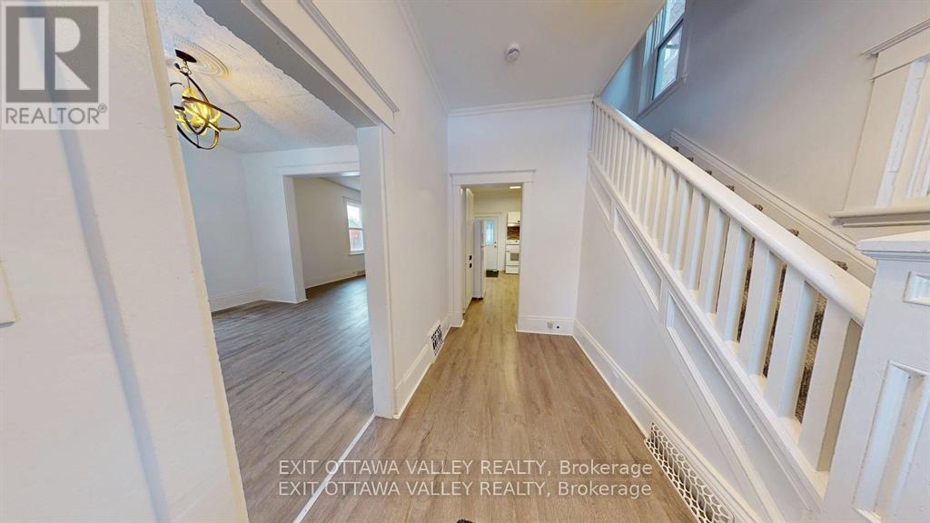 216 Mary Street, Pembroke, Ontario  K8A 5V8 - Photo 4 - X12977290