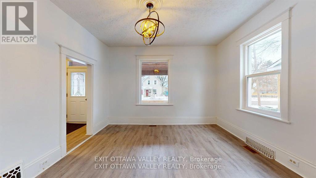 216 Mary Street, Pembroke, Ontario  K8A 5V8 - Photo 7 - X12977290