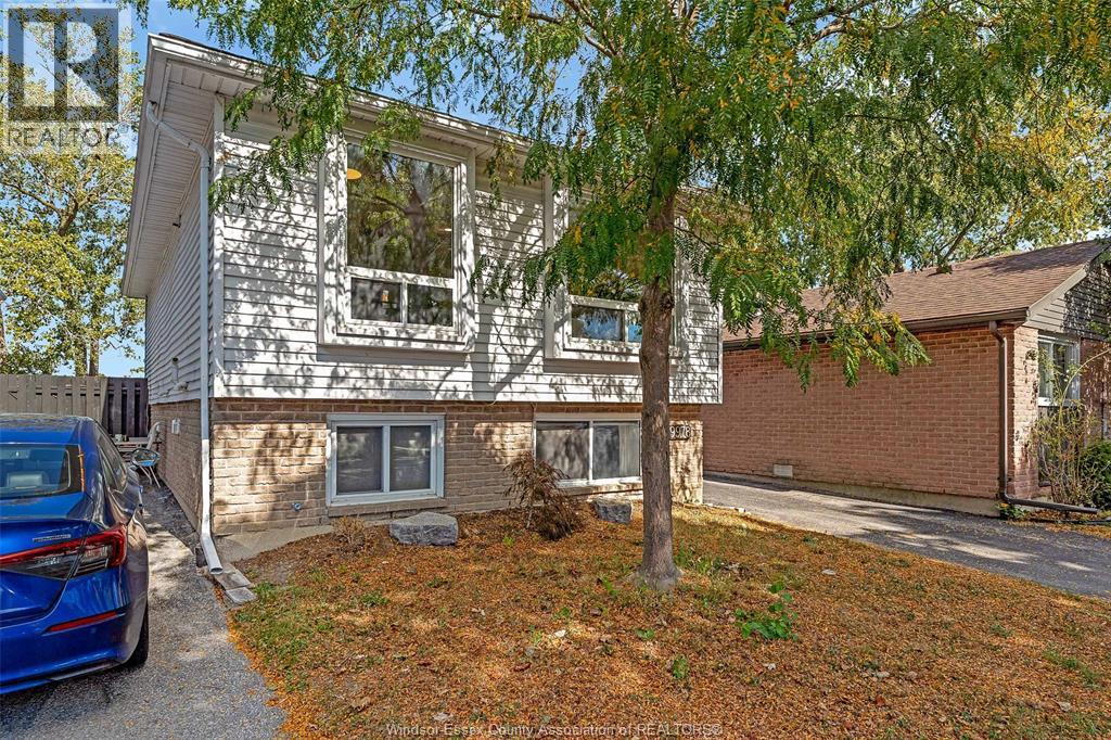 9978 Forest Glade Court Unit# 5, Windsor, Ontario  N8R 2B9 - Photo 3 - 26009765