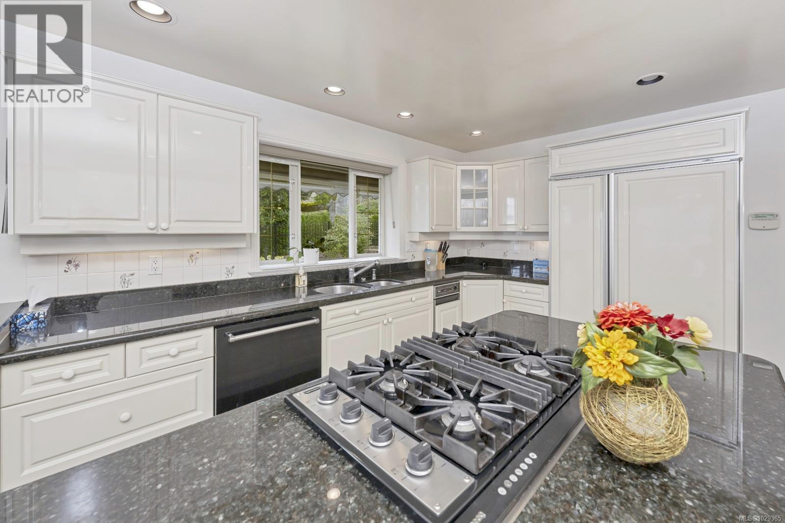 3565 Beach Dr, Oak Bay, British Columbia  V8R 6M6 - Photo 26 - 1029365
