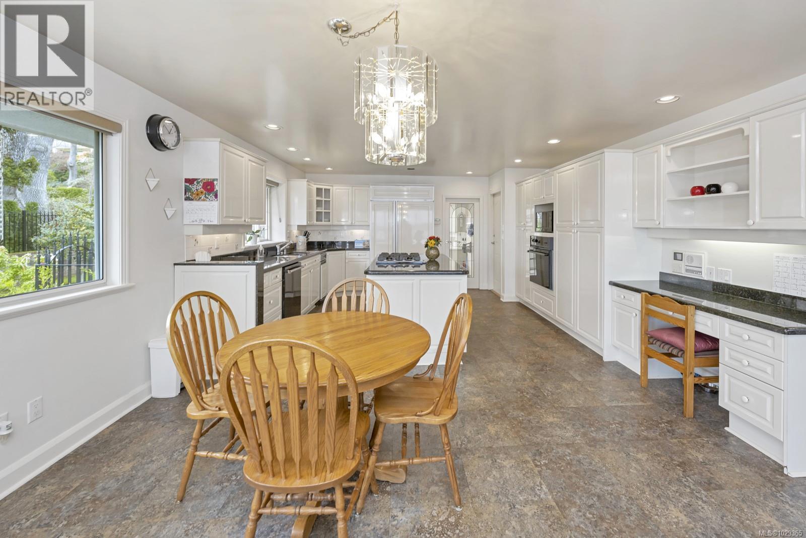 3565 Beach Dr, Oak Bay, British Columbia  V8R 6M6 - Photo 28 - 1029365
