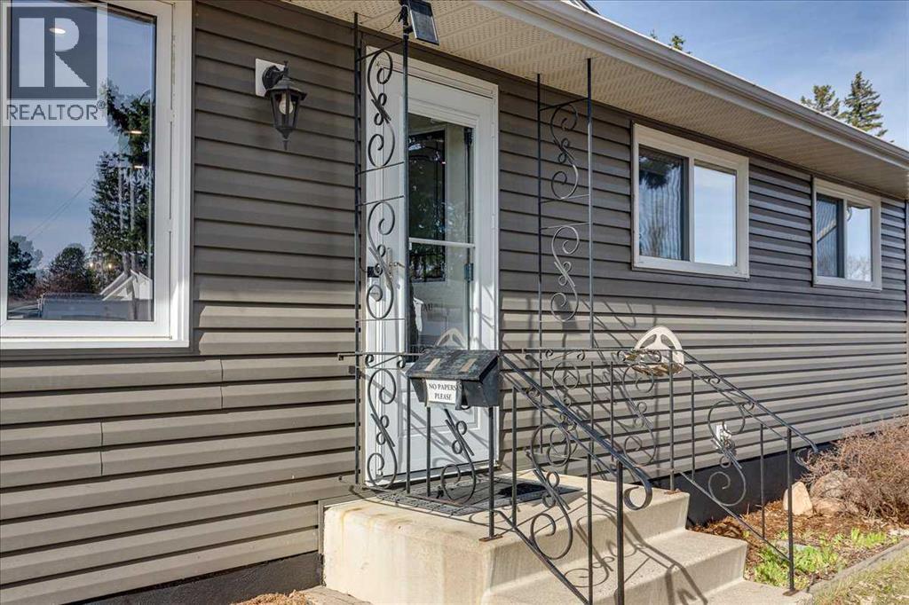 5616 55 Avenue, Lacombe, Alberta  T4L 1L9 - Photo 2 - A2306980