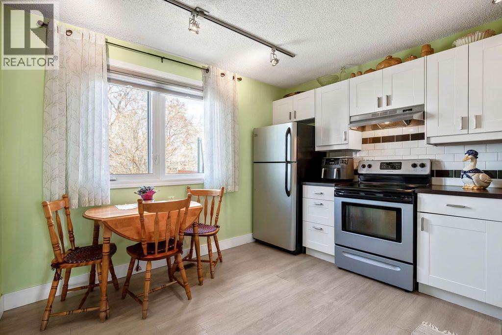 64 Erin Ridge Road SE, Calgary, Alberta  T2B 2W8 - Photo 8 - A2305287