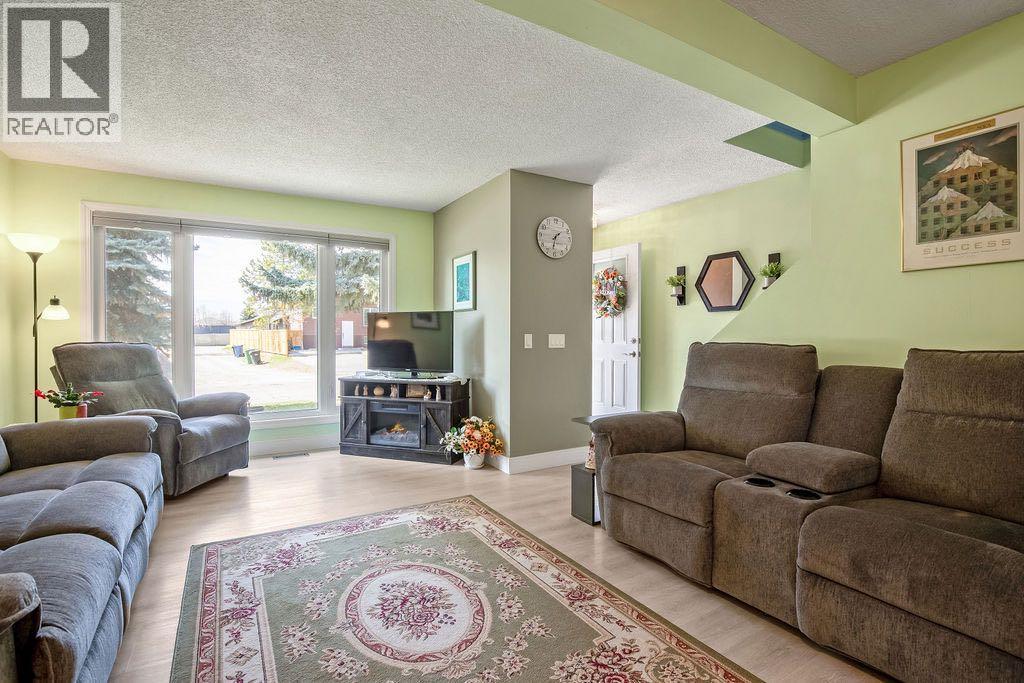 64 Erin Ridge Road SE, Calgary, Alberta  T2B 2W8 - Photo 4 - A2305287
