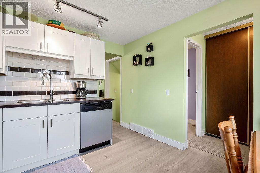 64 Erin Ridge Road SE, Calgary, Alberta  T2B 2W8 - Photo 9 - A2305287
