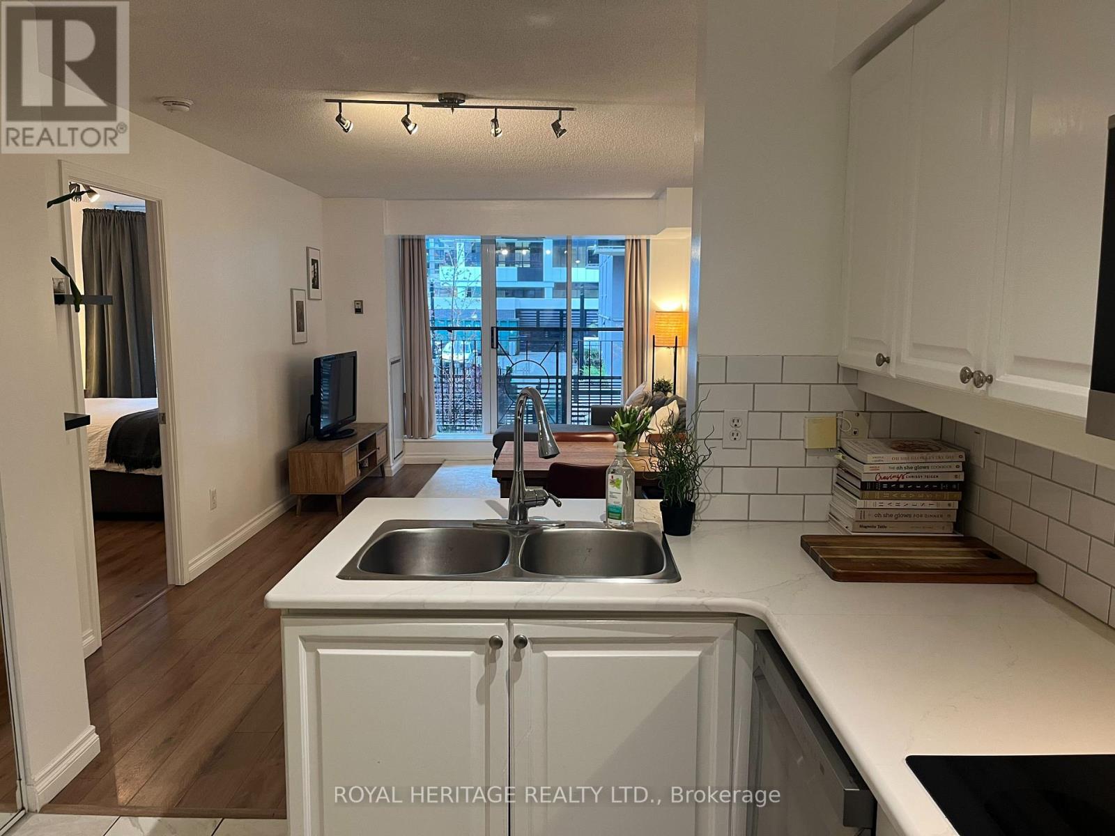 211 - 188 Redpath Avenue, Toronto, Ontario  M4P 3J2 - Photo 8 - C13068146