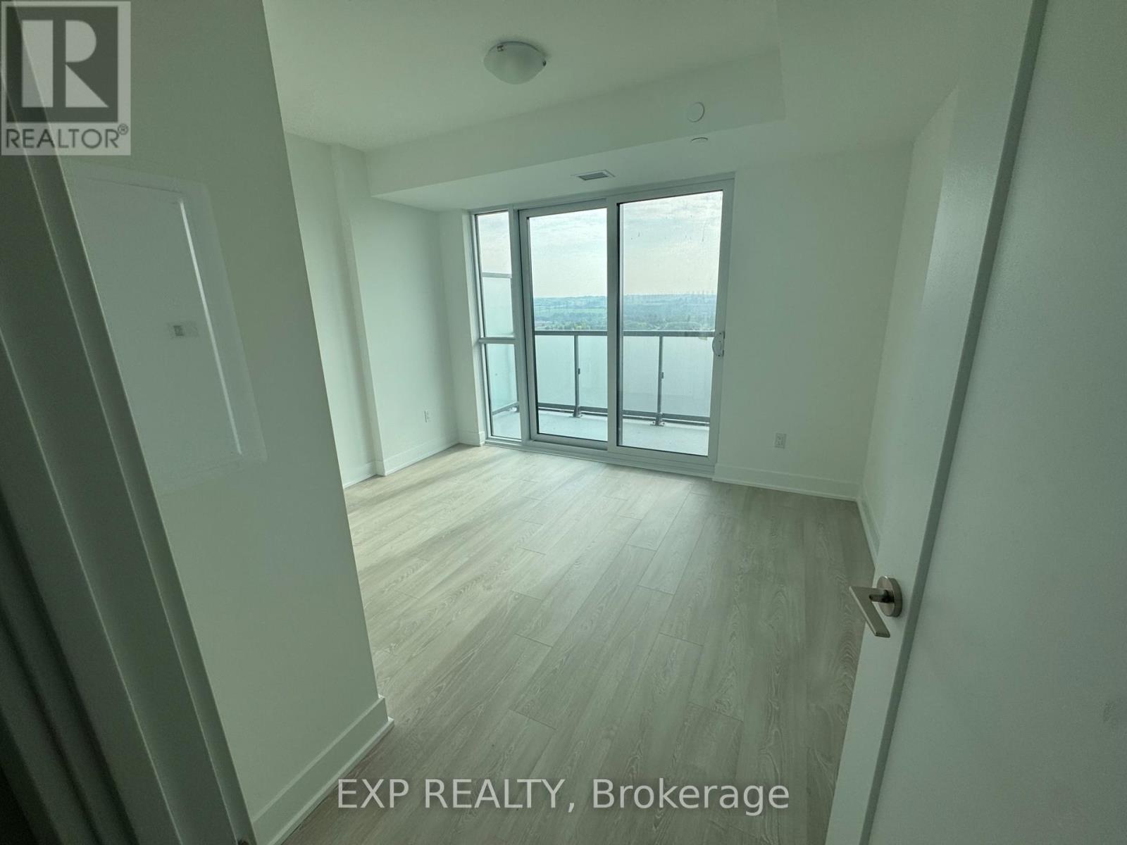 2403 - 2545 Simcoe Street N, Oshawa, Ontario  L1L 0W3 - Photo 3 - E13068010