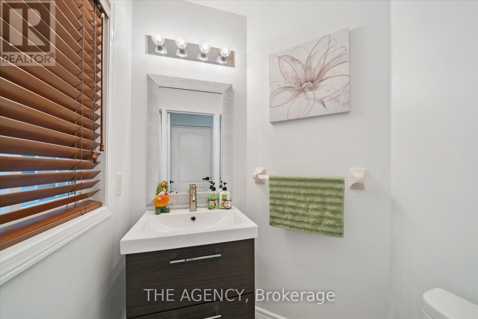 908 Oaktree Crescent, Newmarket, Ontario  L3X 2Z1 - Photo 6 - N13068130
