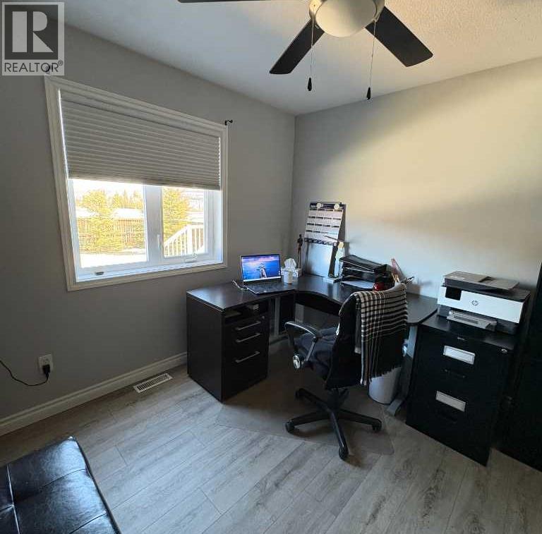 9102 127 Avenue, Peace River, Alberta  T8S 1W7 - Photo 28 - A2303962
