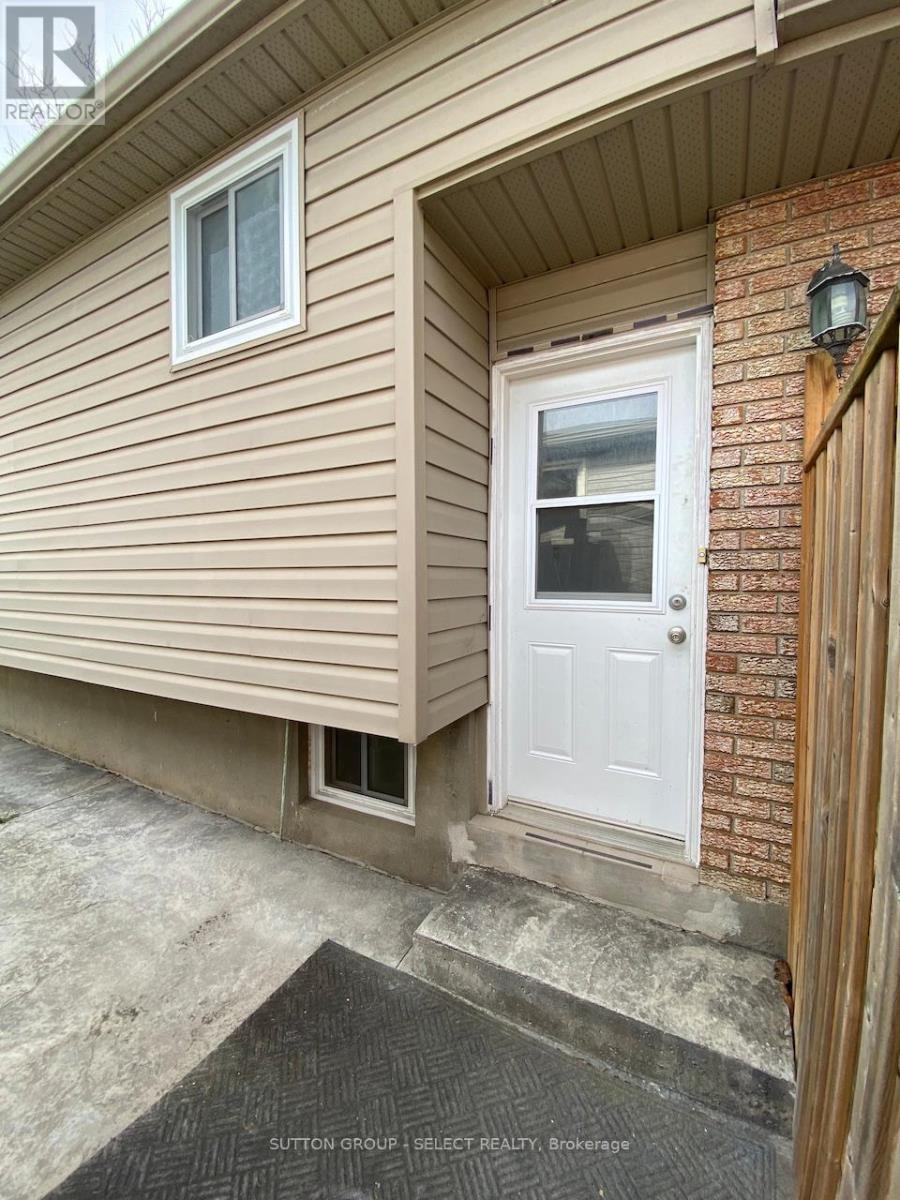 Lower - 19 Poplar Crescent, London South, Ontario  N6E 2N3 - Photo 2 - X13068420