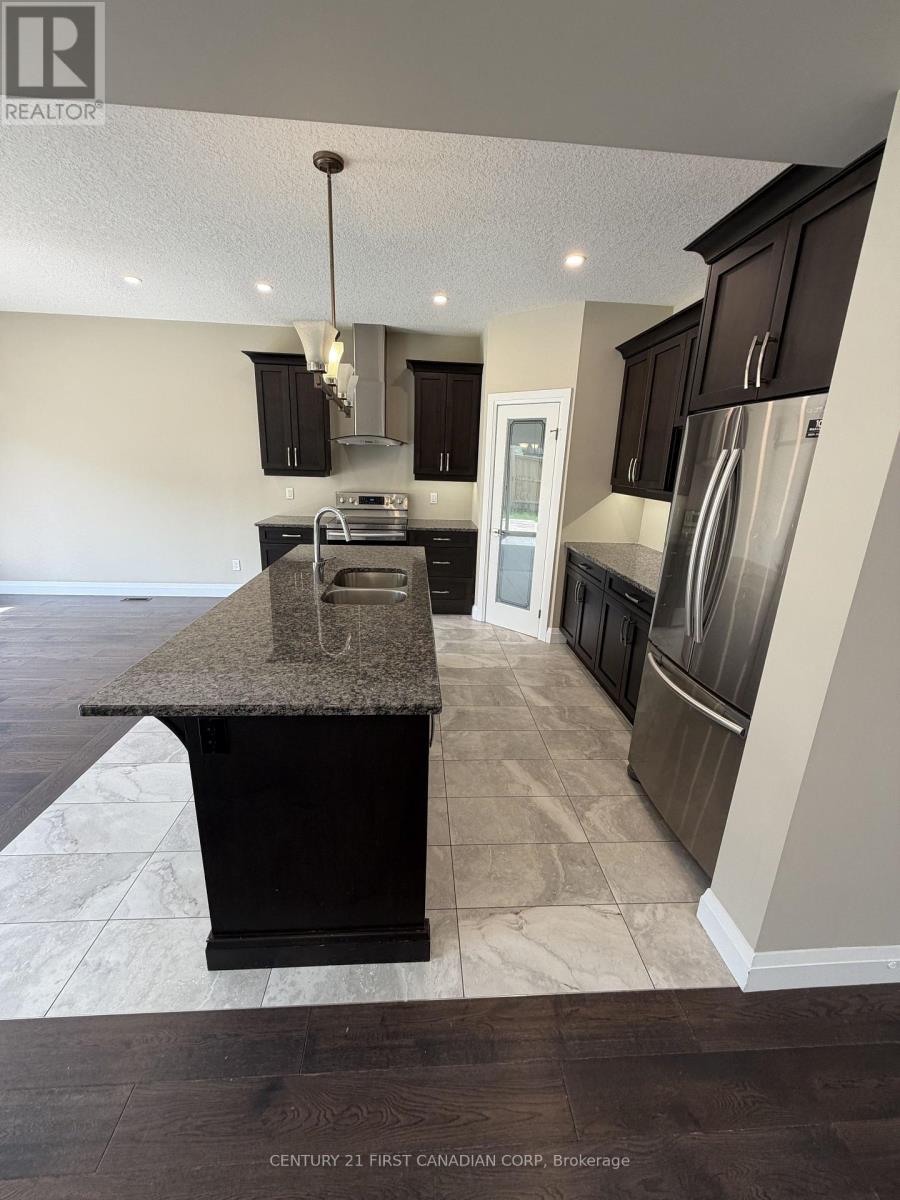 Upper - 2779 Oriole Drive, London South (South U), Ontario  N6M 1E7 - Photo 5 - X13068526