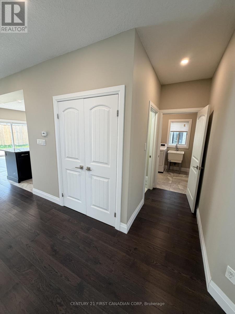 Upper - 2779 Oriole Drive, London South (South U), Ontario  N6M 1E7 - Photo 7 - X13068526