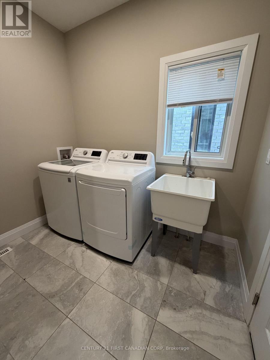 Upper - 2779 Oriole Drive, London South (South U), Ontario  N6M 1E7 - Photo 9 - X13068526