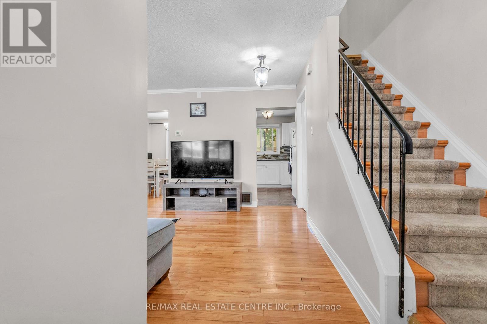 102 - 105 Hansen Road N, Brampton (Madoc), Ontario  L6V 3C9 - Photo 3 - W13068126
