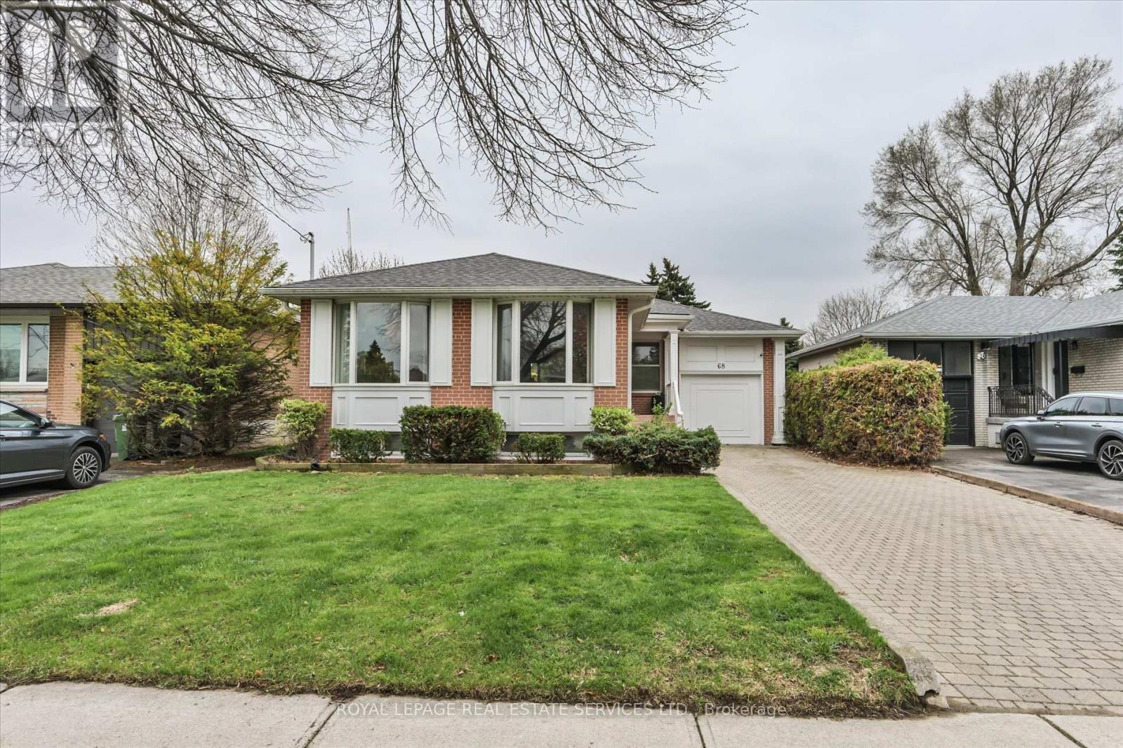 <div class="slider-price">$1,124,500</div><p>68 Renault Crescent, Toronto, Ontario</p>