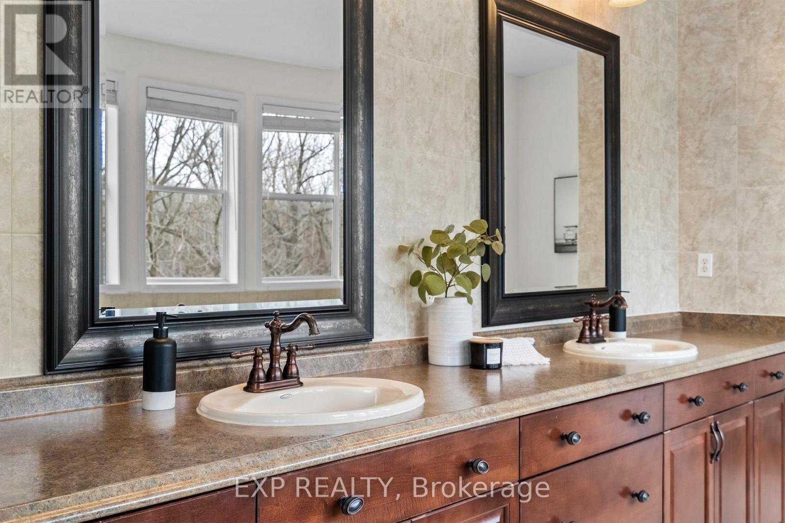 106 Arborglen Drive, Halton Hills (Georgetown), Ontario  L7G 6L4 - Photo 35 - W13068216