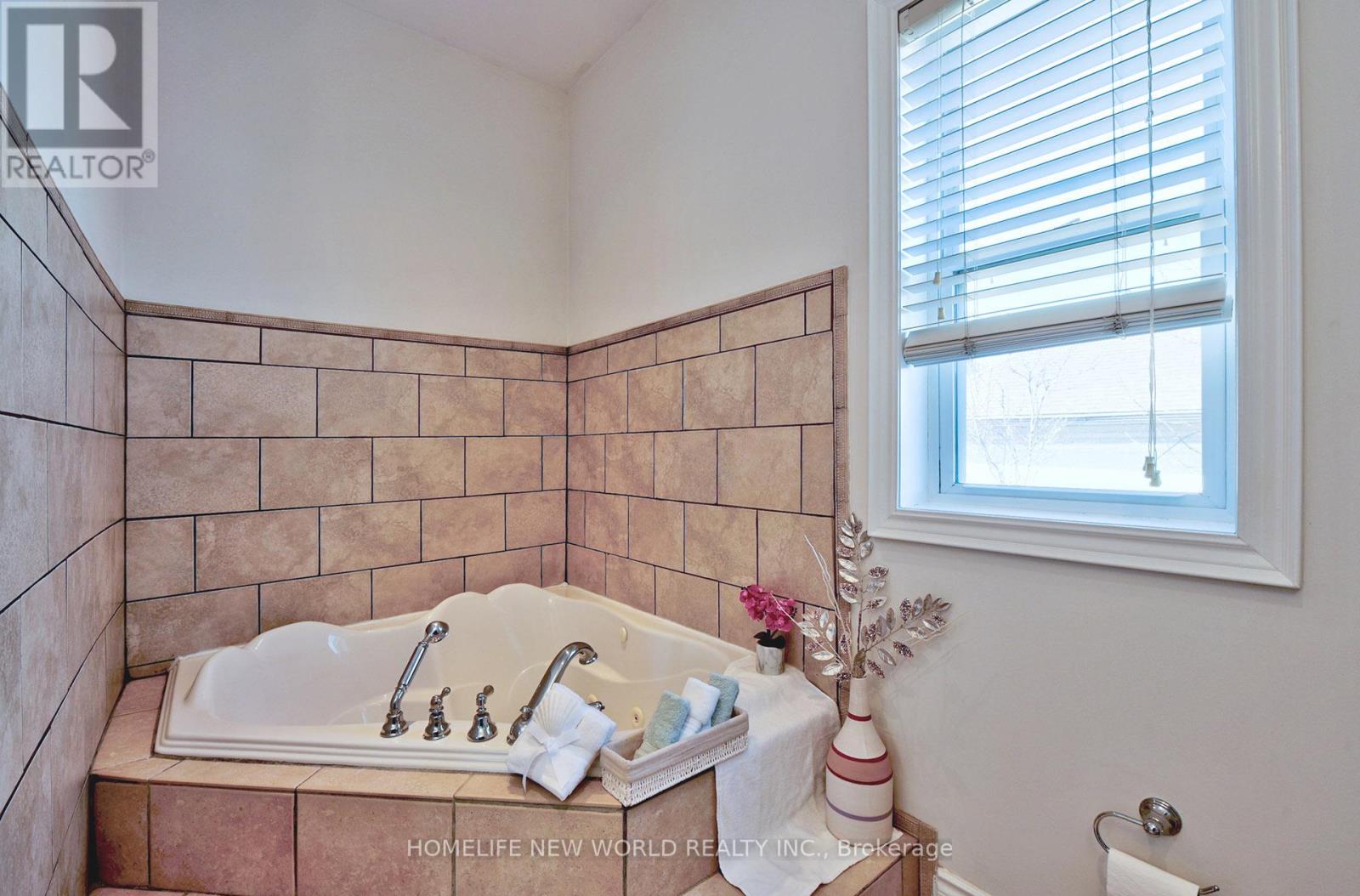 224 Belgravia Avenue, Toronto (Briar Hill-Belgravia), Ontario  M6E 2M8 - Photo 17 - W13068236