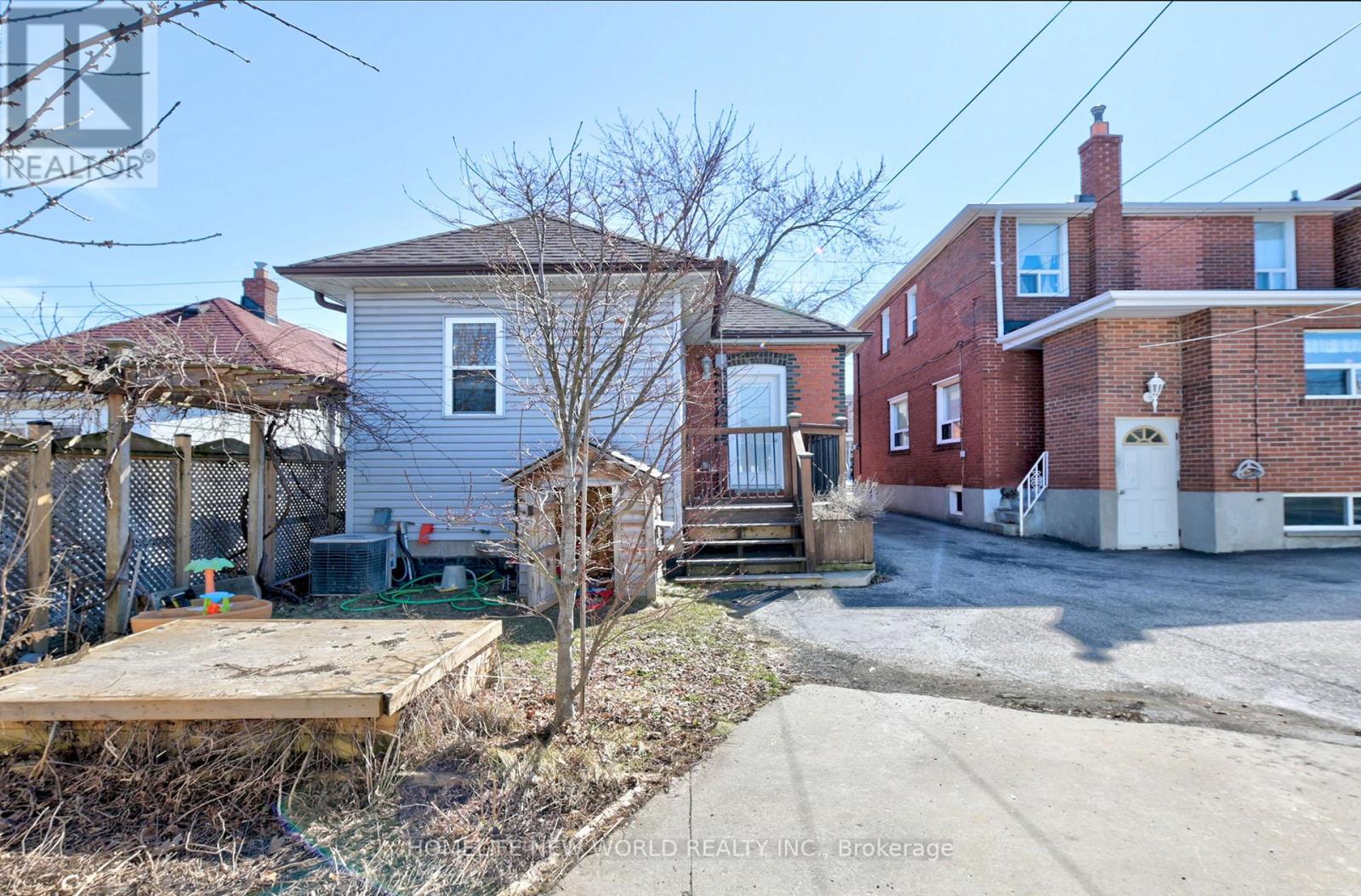 224 Belgravia Avenue, Toronto (Briar Hill-Belgravia), Ontario  M6E 2M8 - Photo 28 - W13068236