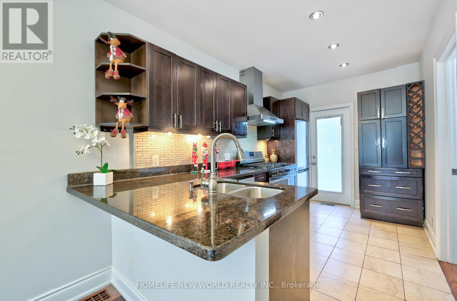 224 Belgravia Avenue, Toronto (Briar Hill-Belgravia), Ontario  M6E 2M8 - Photo 8 - W13068236