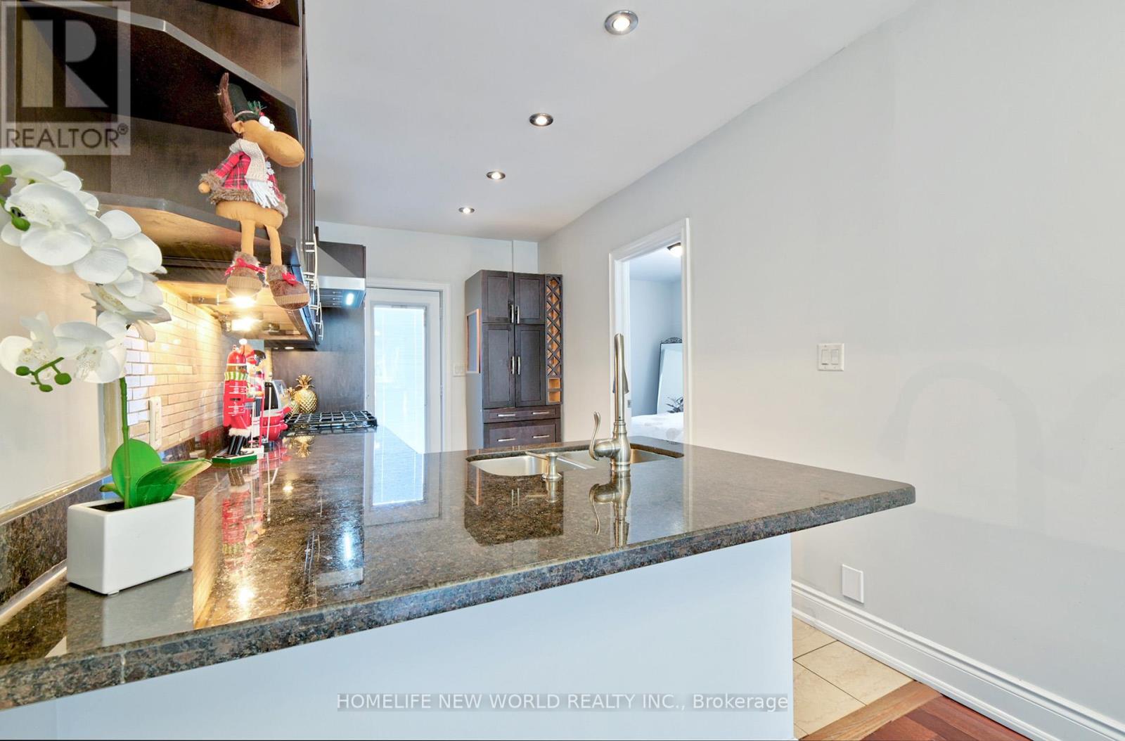 224 Belgravia Avenue, Toronto (Briar Hill-Belgravia), Ontario  M6E 2M8 - Photo 9 - W13068236