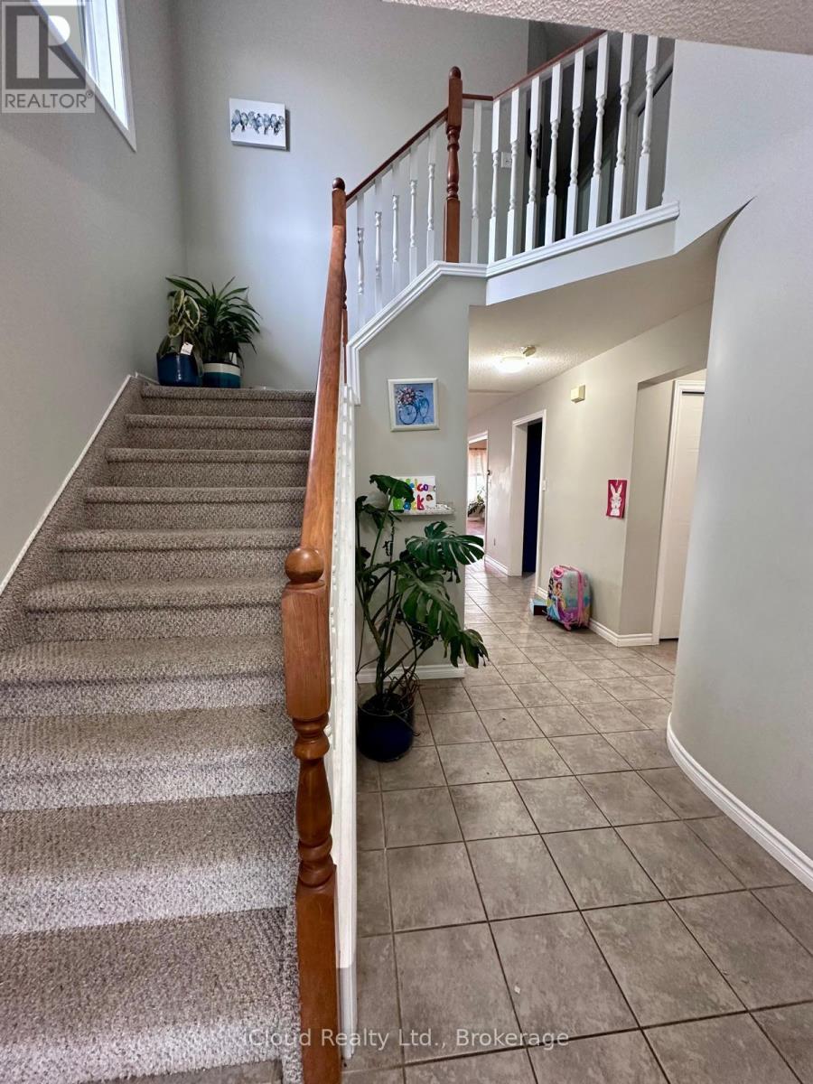 1577 Purser Street, London East (East D), Ontario  N5V 5J3 - Photo 3 - X13068256