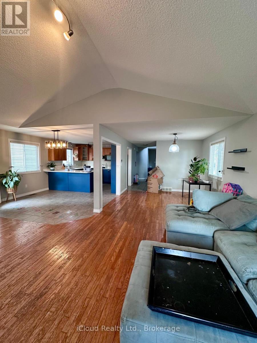 1577 Purser Street, London East (East D), Ontario  N5V 5J3 - Photo 6 - X13068256