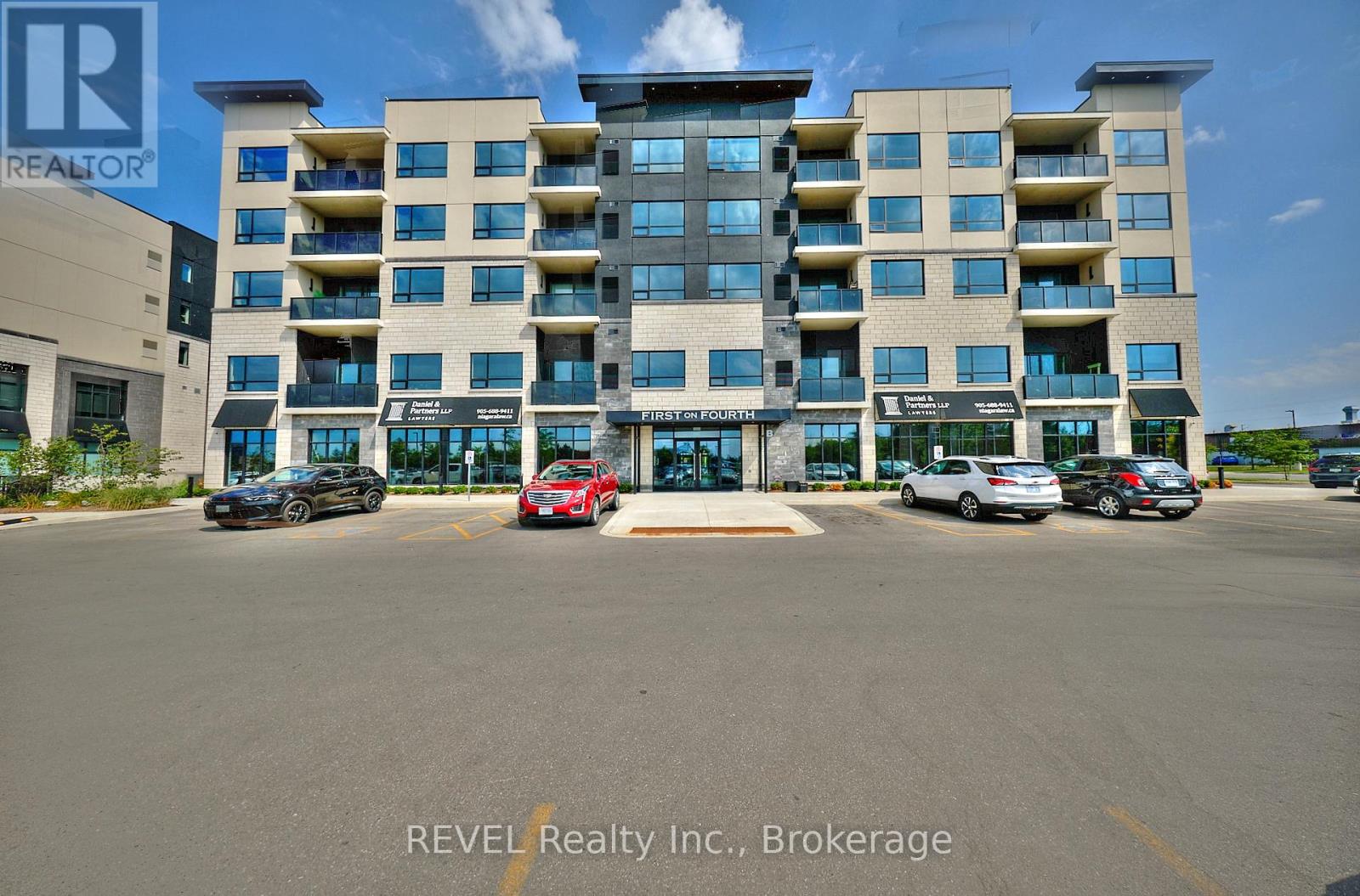 204 - 300b Fourth Avenue, St. Catharines, Ontario  L2S 0E6 - Photo 1 - X13068432