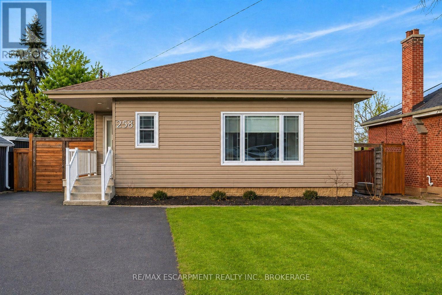 258 Sanatorium Road, Hamilton, Ontario  L9C 1Z9 - Photo 2 - X13068470