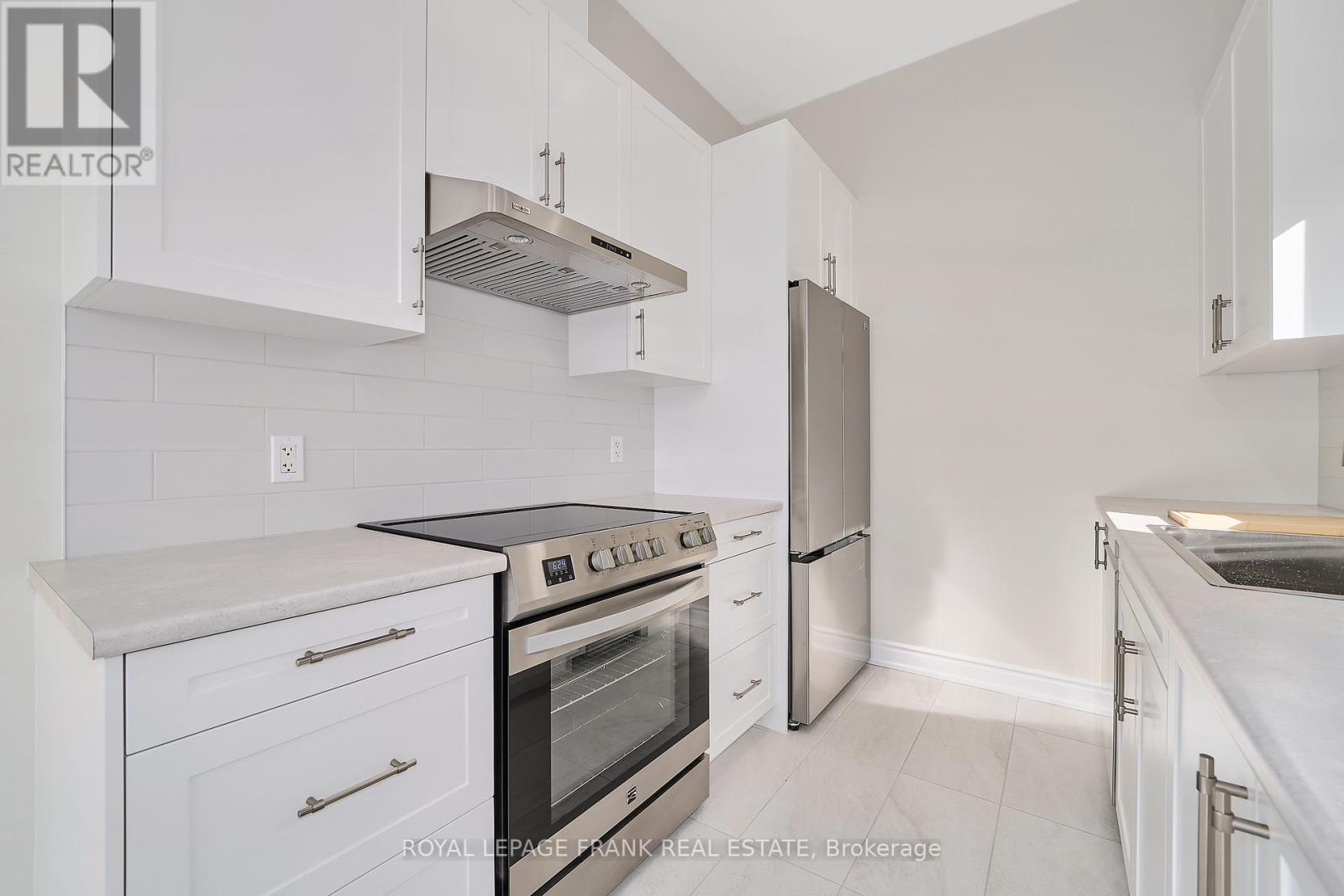 16 Treen Crescent, Whitby (Rolling Acres), Ontario  L1R 3C7 - Photo 4 - E13068714