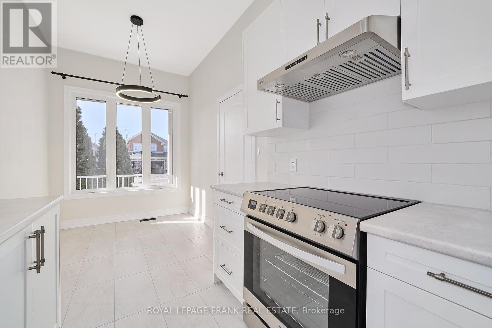 16 Treen Crescent, Whitby (Rolling Acres), Ontario  L1R 3C7 - Photo 6 - E13068714