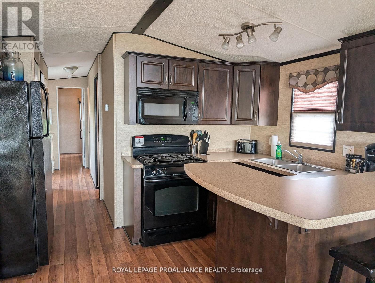 486 Cty Rd 18- 7 Beachview Lane, Prince Edward County, Ontario  K0K 1P0 - Photo 10 - X13068290