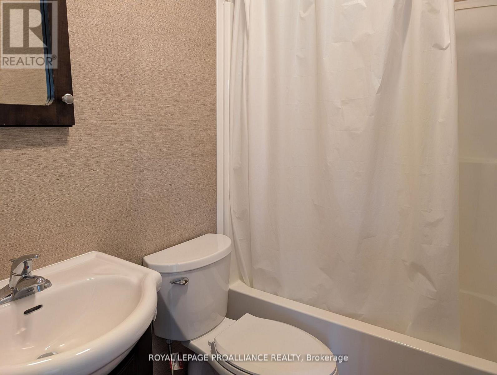 486 Cty Rd 18- 7 Beachview Lane, Prince Edward County, Ontario  K0K 1P0 - Photo 17 - X13068290