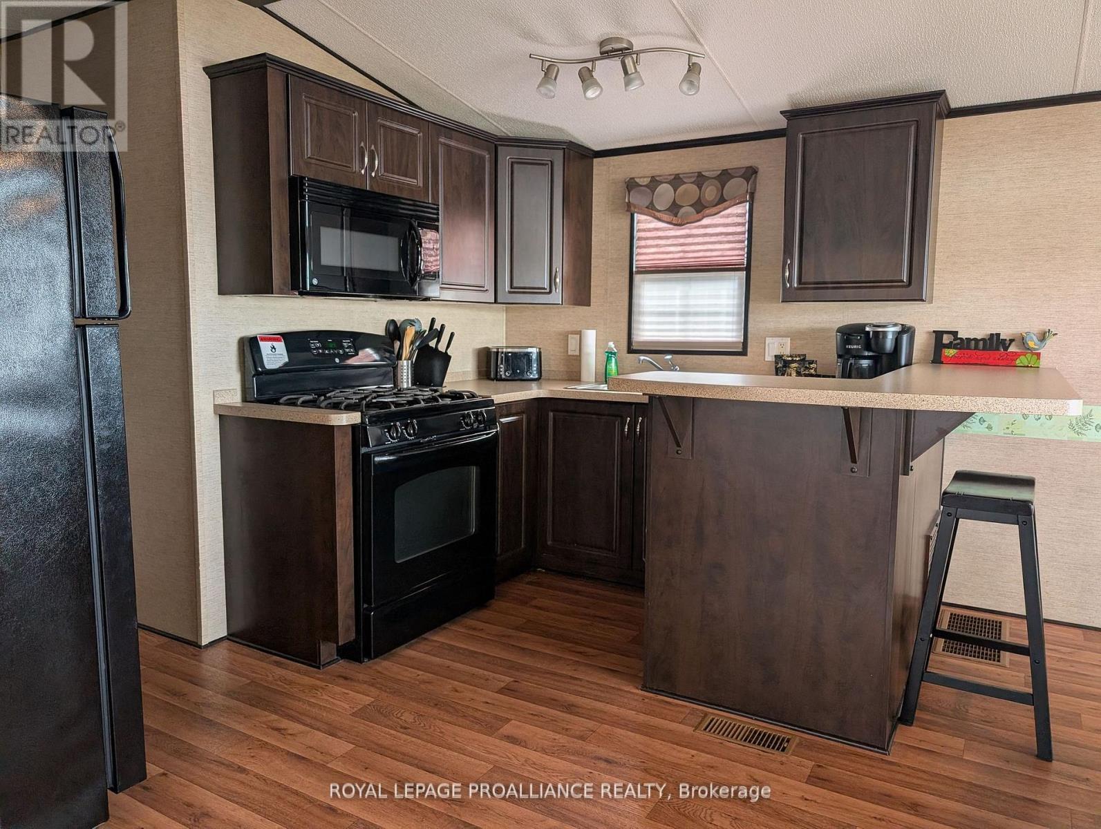 486 Cty Rd 18- 7 Beachview Lane, Prince Edward County, Ontario  K0K 1P0 - Photo 8 - X13068290