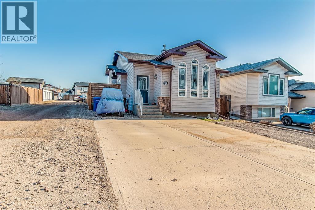22 Terrace View  Ne, Medicine Hat, Alberta  T1C 0A3 - Photo 1 - A2302473