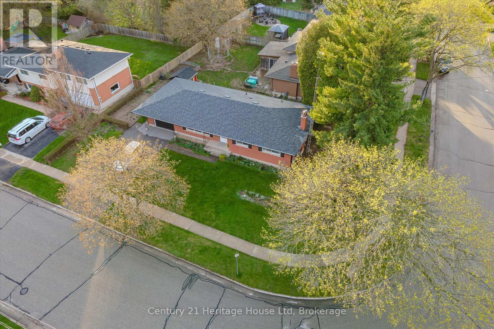22 Cheltonwood Avenue, Guelph, Ontario  N1E 4E3 - Photo 4 - X13068486