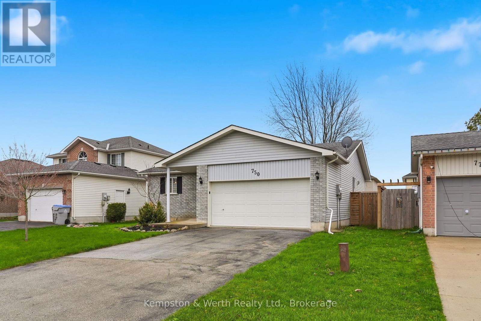 750 Lavery Street, North Perth, Ontario  N4W 3T4 - Photo 3 - X13068610