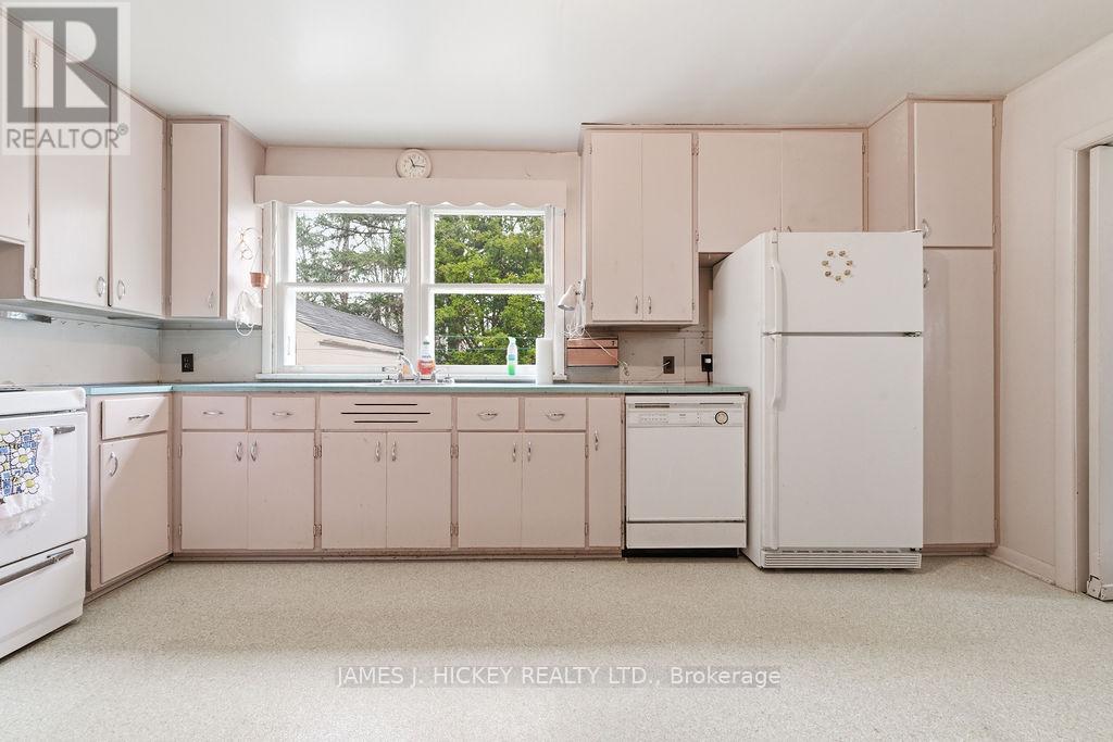 30 Laurier Avenue, Deep River, Ontario  K0J 1P0 - Photo 3 - X13068576