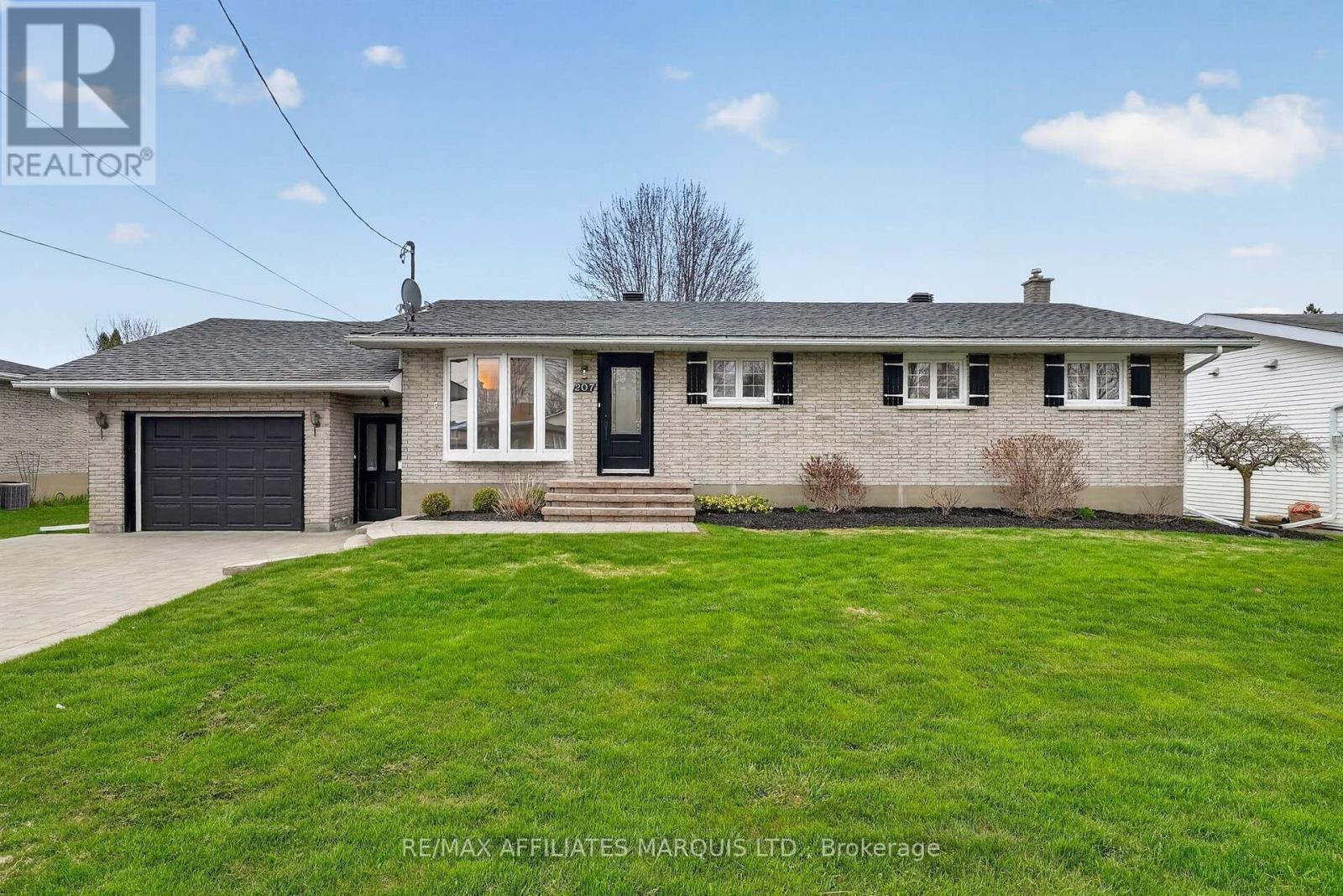 207 MCKENZIE STREET, Cornwall, Ontario