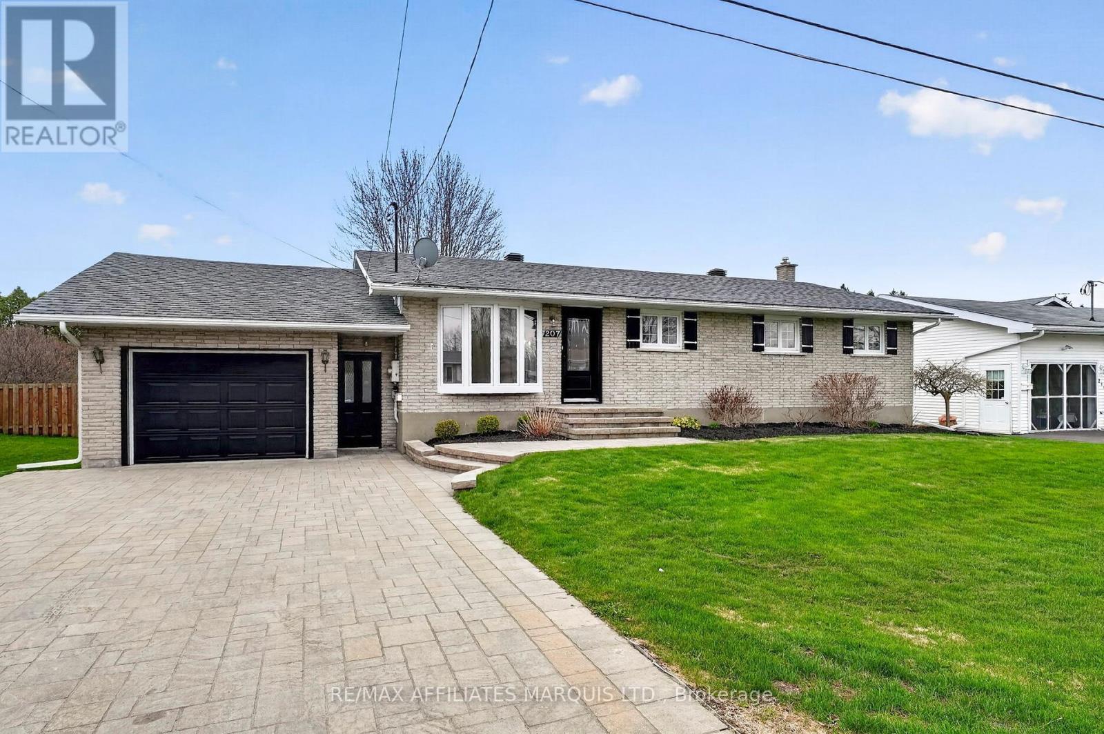 207 Mckenzie Street, Cornwall, Ontario  K6K 1J3 - Photo 2 - X13068476