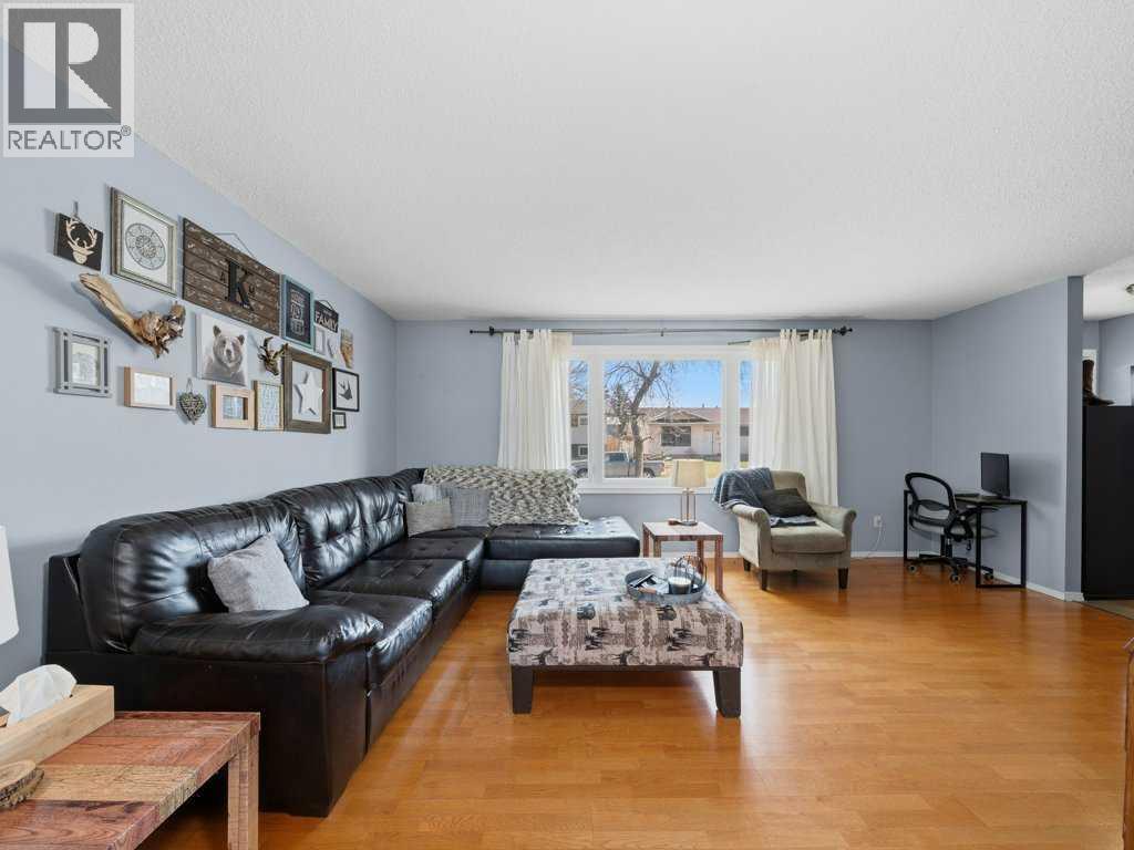 235 Rundleridge Drive NE, Calgary, Alberta  T1Y 2K5 - Photo 4 - A2306899