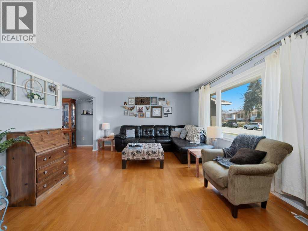 235 Rundleridge Drive NE, Calgary, Alberta  T1Y 2K5 - Photo 3 - A2306899
