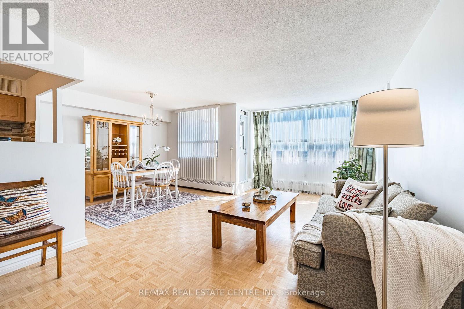 1502 - 451 The West Mall Drive, Toronto (Etobicoke West Mall), Ontario  M9C 1G1 - Photo 11 - W13068114