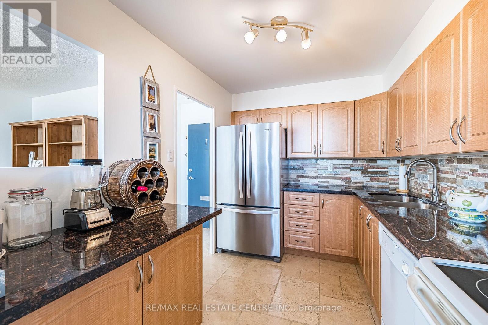 1502 - 451 The West Mall Drive, Toronto (Etobicoke West Mall), Ontario  M9C 1G1 - Photo 18 - W13068114
